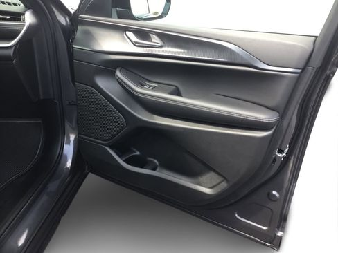 New 2025 Jeep Grand Cherokee Altitude image 21