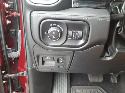 Used 2025 RAM 1500 Limited w/ Trailer Tow Group AWD/4WD image 11