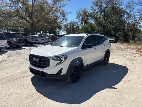 Used 2021 GMC Terrain SLE w/ Driver Convenience Package image 2