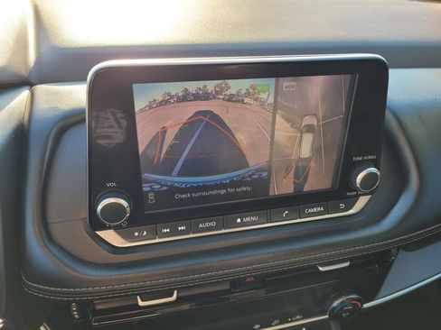 Used 2021 Nissan Rogue SV image 13