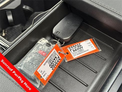 Used 2025 Toyota Tundra Limited image 28