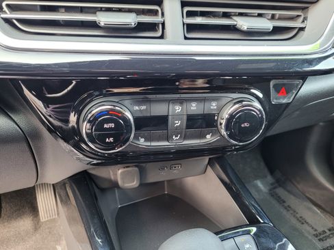 Used 2024 Chevrolet Trax RS image 19