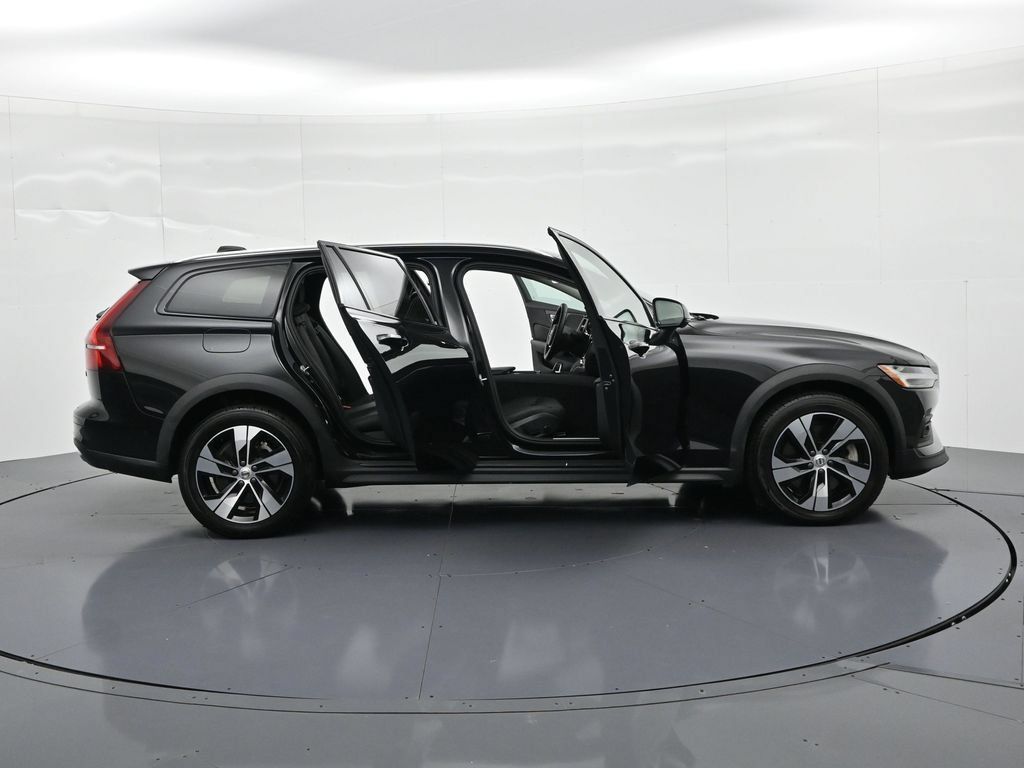 Used 2024 Volvo V60 B5 Cross Country Plus AWD/4WD image 22