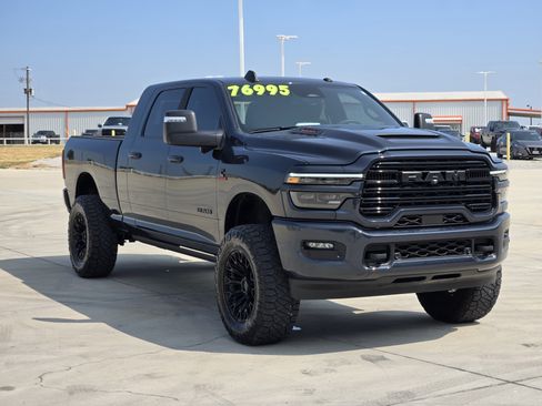 Used 2025 RAM 2500 Laramie AWD/4WD image 4
