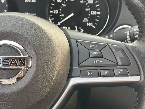 Used 2020 Nissan Rogue SV AWD/4WD image 18