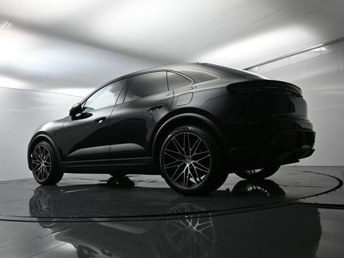 Certified 2024 Porsche Macan 4 Electric image 45