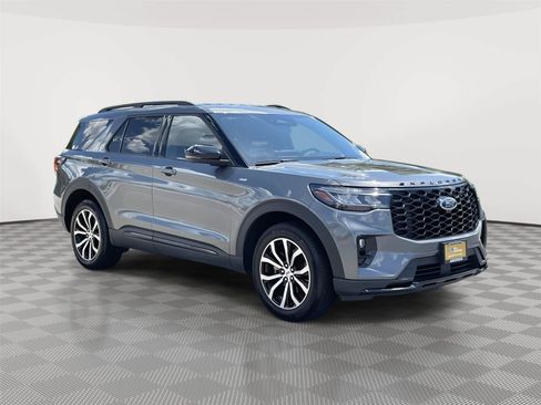 Certified 2026 Ford Explorer ST-Line AWD/4WD image 5