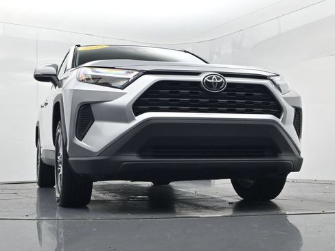 Used 2025 Toyota RAV4 XLE AWD/4WD image 40