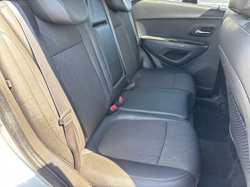 Used 2019 Chevrolet Trax LT w/ LT Convenience Package AWD/4WD image 18