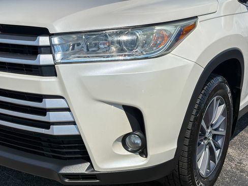 Used 2019 Toyota Highlander XLE FWD image 6