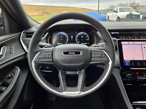 New 2025 Jeep Grand Cherokee Limited image 18