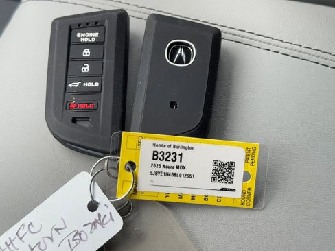 Used 2025 Acura MDX SH-AWD w/ Technology Package image 12