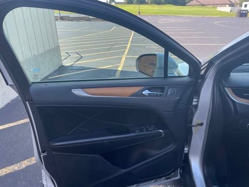 Used 2018 Lincoln MKC Reserve w/ Lincoln MKC Climate Package FWD image 17