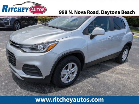 Certified 2022 Chevrolet Trax LT w/ LT Convenience Package AWD/4WD image 1