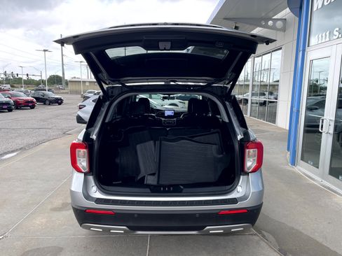Used 2021 Ford Explorer XLT w/ Equipment Group 202A AWD/4WD image 9