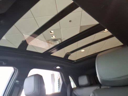 New 2026 Cadillac XT5 Sportv w/ LPO, Floor Liner Package image 7