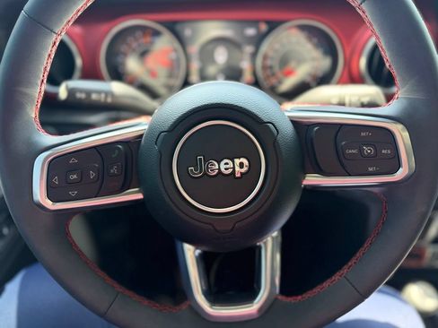 Used 2023 Jeep Gladiator Rubicon w/ Cold Weather Group AWD/4WD image 10