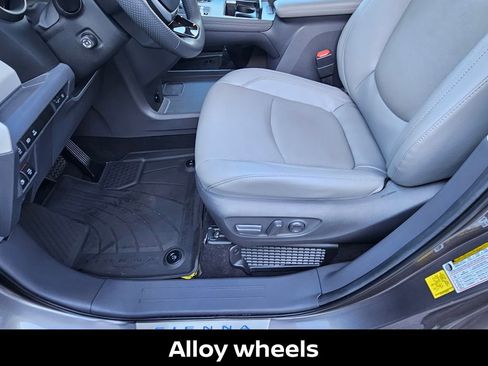 Used 2021 Toyota Sienna Limited image 20