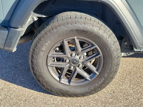 Used 2024 Jeep Wrangler Sport S image 5