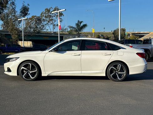 Used 2022 Honda Accord Sport image 2