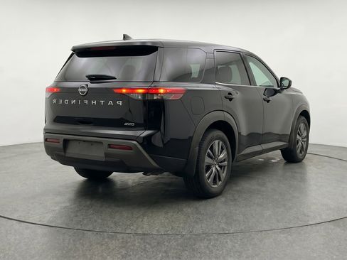 Used 2025 Nissan Pathfinder SV image 9