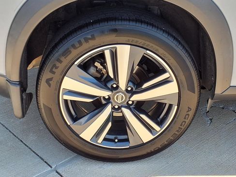 Used 2021 Nissan Rogue SL FWD image 25