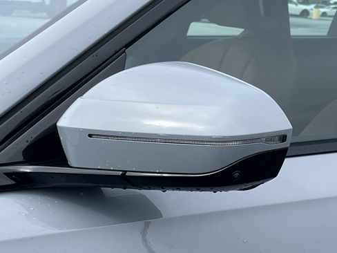 Used 2025 BMW 740i xDrive image 33