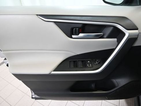 Used 2021 Toyota RAV4 XLE AWD/4WD image 20