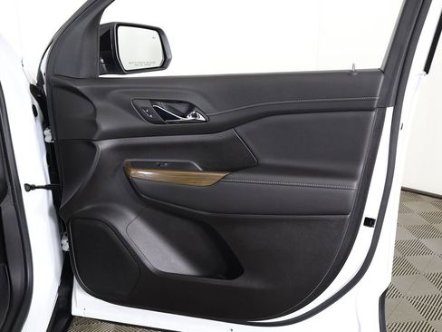 Used 2023 GMC Acadia SLE w/ Driver Convenience Package image 25