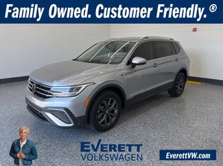 Used 2022 Volkswagen Tiguan SE image 1