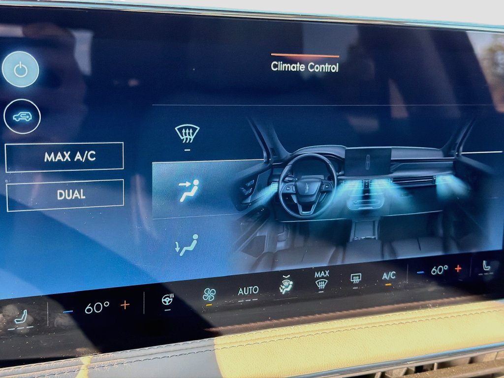 Used 2026 Lincoln Corsair Reserve AWD/4WD image 18