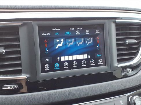 Used 2020 Chrysler Voyager L FWD image 21