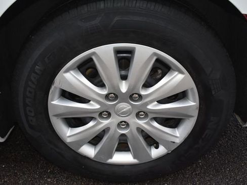 Used 2020 Chrysler Voyager L image 40