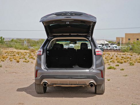 Used 2021 Ford Edge Titanium FWD image 9