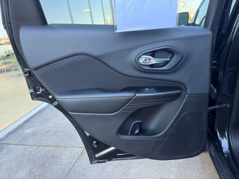 Used 2014 Jeep Cherokee Latitude w/ Comfort/Convenience Group image 28