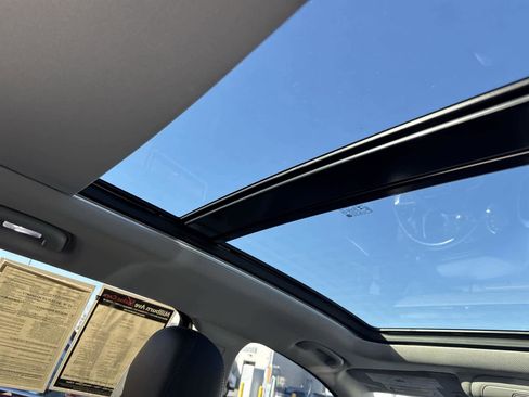 Used 2021 GMC Terrain SLT w/ Infotainment Package II image 17