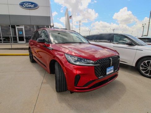 Used 2025 Lincoln Aviator Reserve w/ Equipment Group 201A AWD/4WD image 2