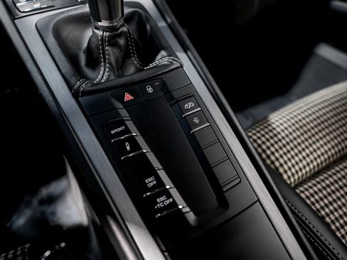 Used 2018 Porsche 911 GT3 RWD image 16