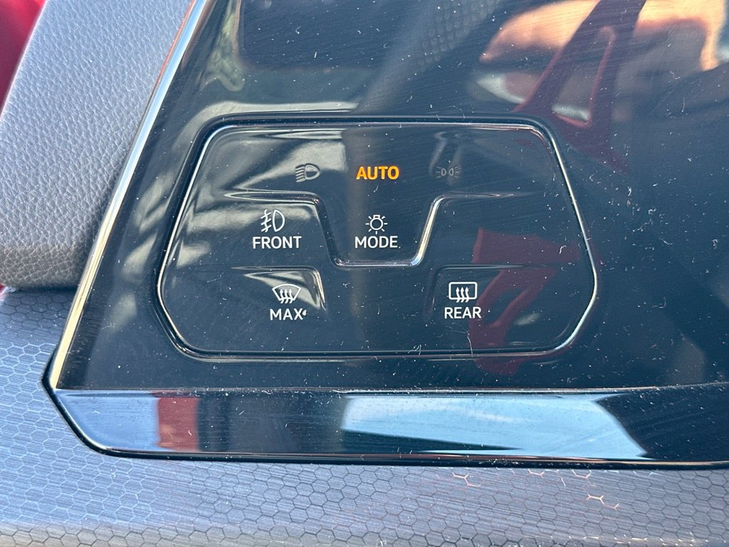 Used 2022 Volkswagen GTI SE FWD image 19