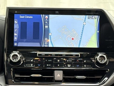 Used 2022 Toyota Highlander Platinum AWD/4WD image 22