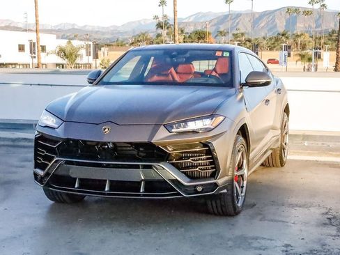 Used 2022 Lamborghini Urus image 3