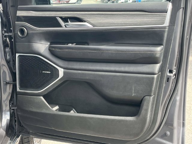 Used 2024 Jeep Wagoneer L Series II w/ Flexible Seating Group AWD/4WD image 28