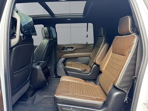 Used 2025 GMC Yukon XL Denali Ultimate w/ LPO, Floor Liner Package AWD/4WD image 25