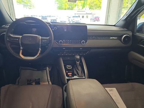 Used 2023 Chevrolet Colorado ZR2 w/ ZR2 Convenience Package III AWD/4WD image 11