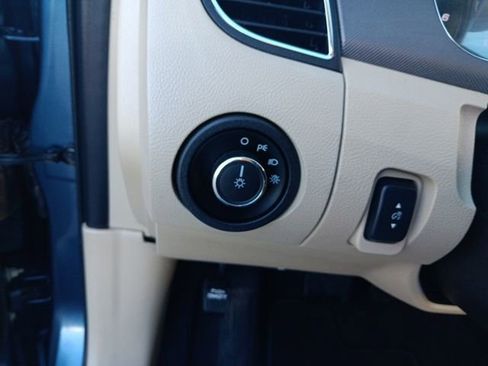 Used 2019 Ford Taurus SE image 15