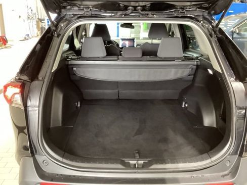Used 2025 Toyota RAV4 XLE AWD/4WD image 15