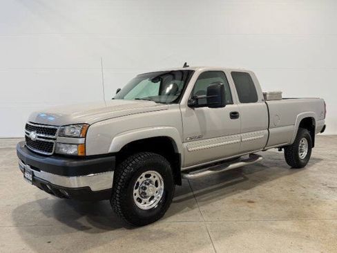 Used 2006 Chevrolet Silverado 2500 LT w/ Onstar Plus Package AWD/4WD image 1