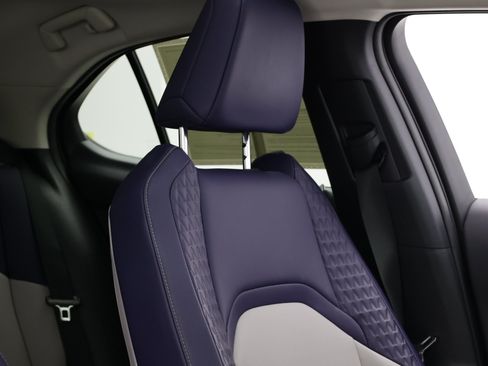 Used 2022 Lexus UX 200 w/ Accessory Package (Z1) FWD image 42