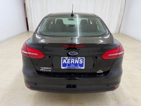 Used 2018 Ford Focus SE w/ SE Appearance Package image 4