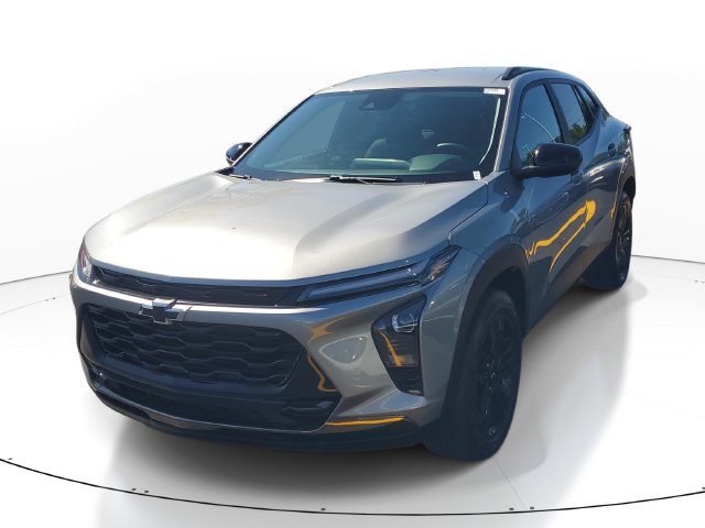 Certified 2025 Chevrolet Trax ACTIV w/ Driver Confidence Package FWD image 2
